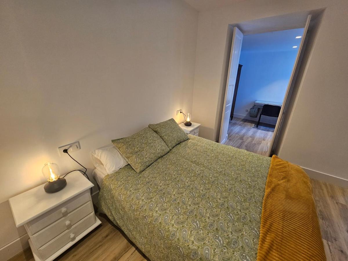 Apartamentos En El Centro - Plaza De Amboage - Wifi Феррол Экстерьер фото